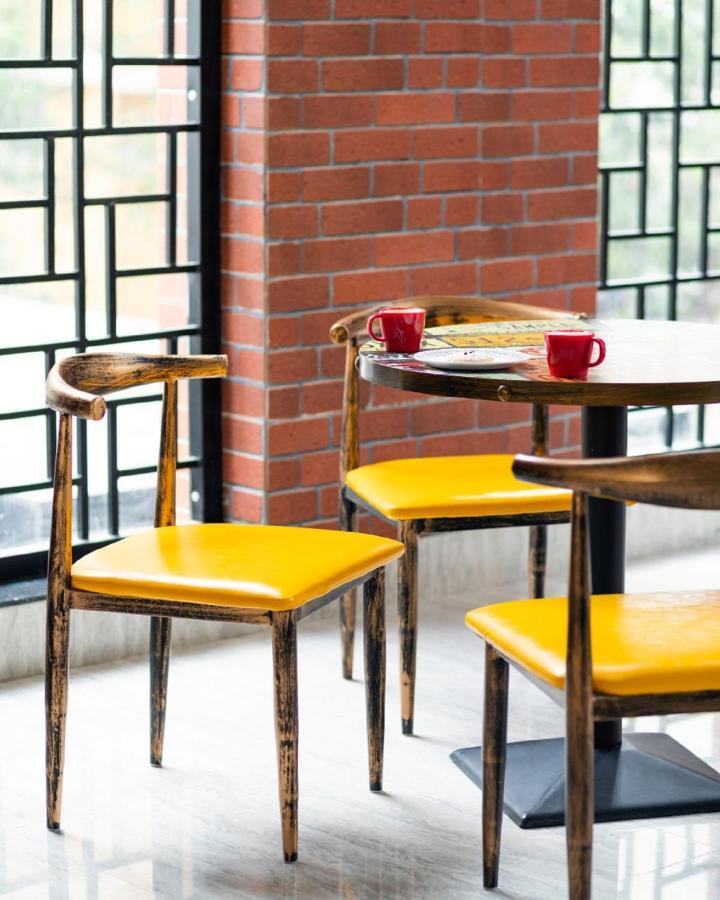 Couch & Cheese Homestel The Most Luxurious Hostel For Working Professionals & Students 浦那 外观 照片