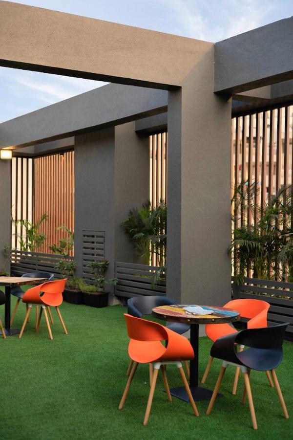 Couch & Cheese Homestel The Most Luxurious Hostel For Working Professionals & Students 浦那 外观 照片